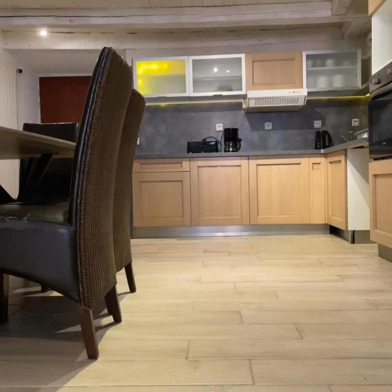 Le Rochois, T3 au centre - idéal pour une famille ou 2 couples - Appartement - 17