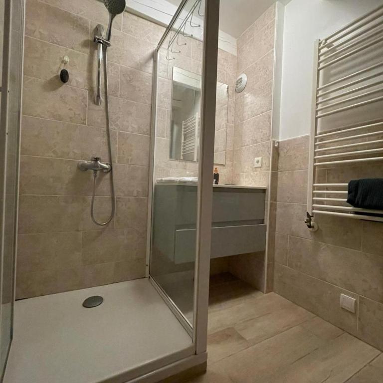 Le Rochois, T3 au centre - idéal pour une famille ou 2 couples - Appartement - 18