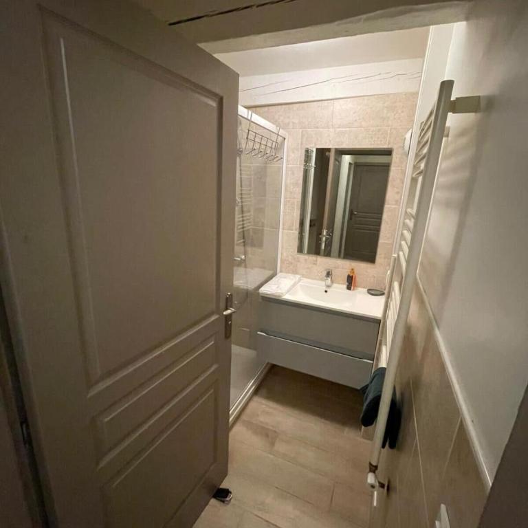 Le Rochois, T3 au centre - idéal pour une famille ou 2 couples - Appartement - 22