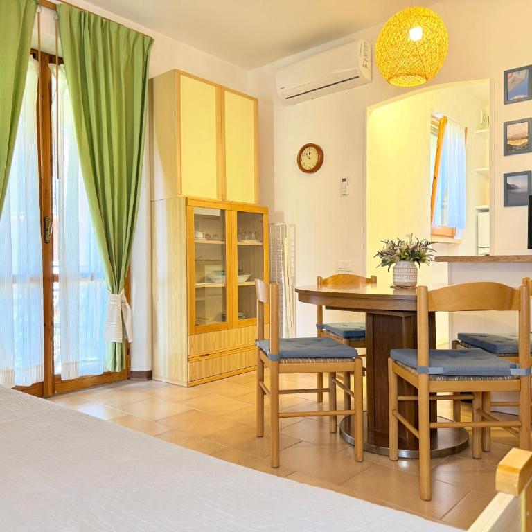 N321 - Numana, comodo bilocale con balconi - Appartamento con 2 Camere da Letto - 4