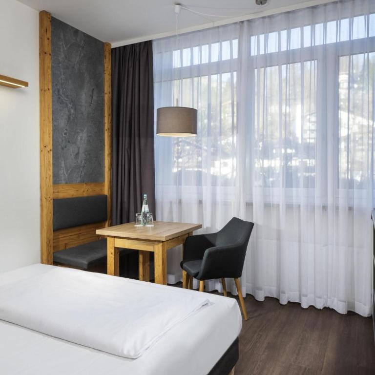 Sunday Hotel Garmisch Partenkirchen - Standard Zimmer mit Queensize-Bett - 2