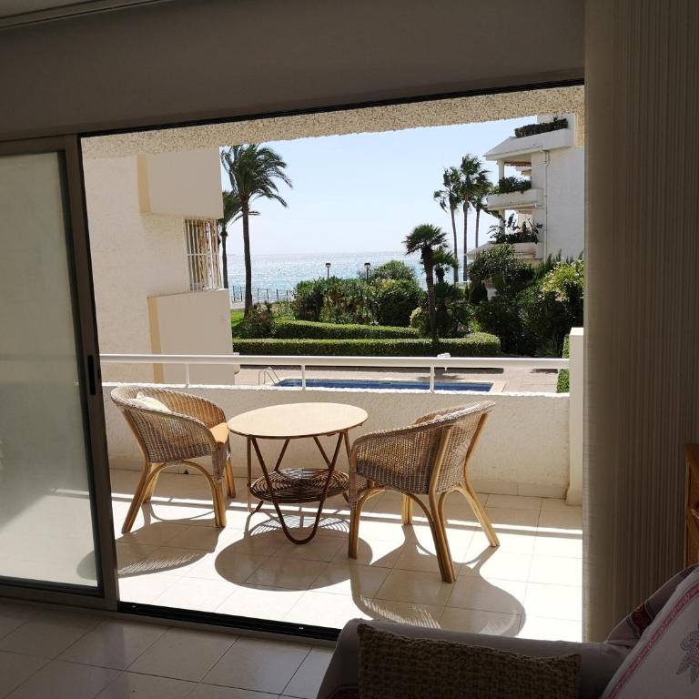 En primera línea de playa con piscina - Appartement 1 Chambre - 3