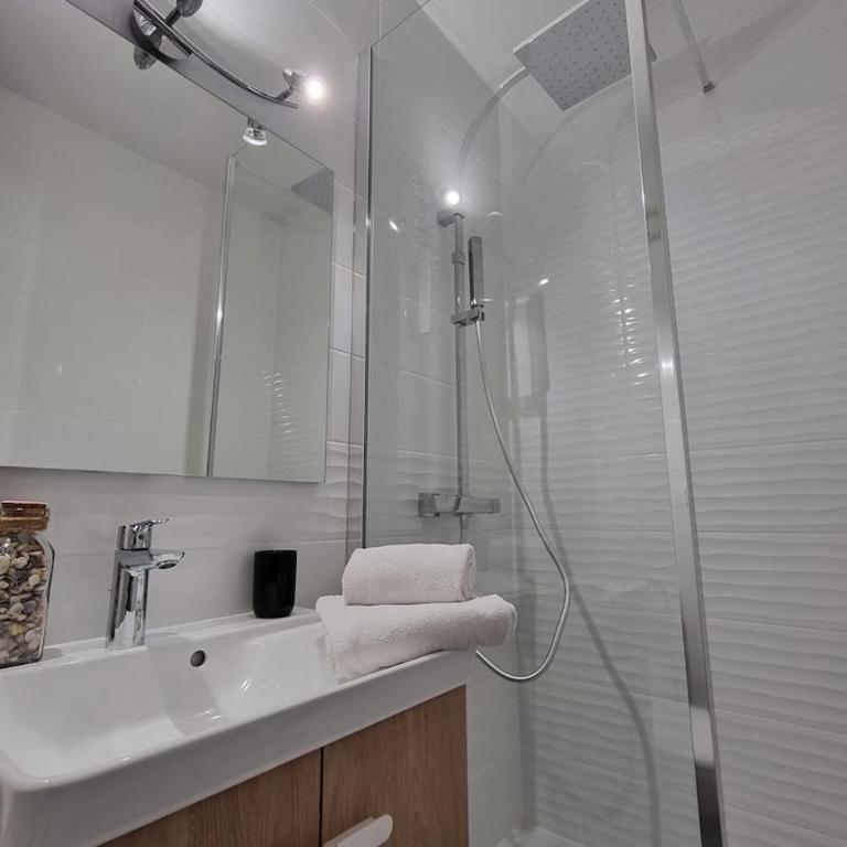 Studio comfy, accès direct plage, piscine, tennis - One-Bedroom Apartment - 10