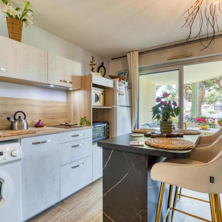T2 cosy app face mer plage tennis - Appartement 1 Chambre Supérieur avec Balcon - 6