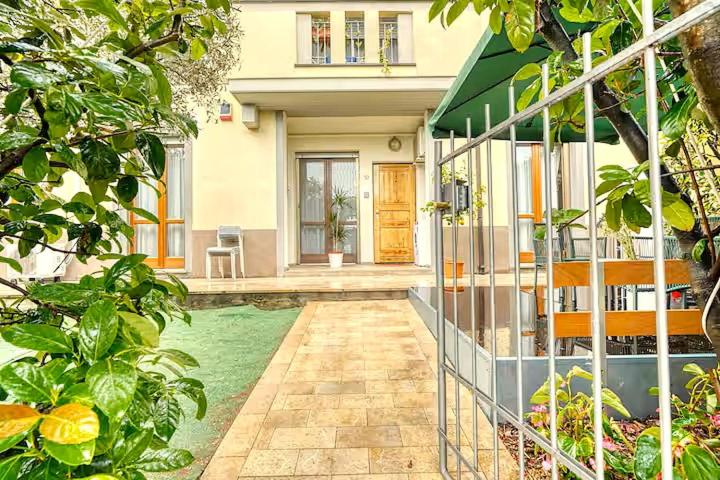 Evergreen Private Parking & Garden -Luxury B&B-700mt Tower - Casa con 2 Camere da Letto - 1