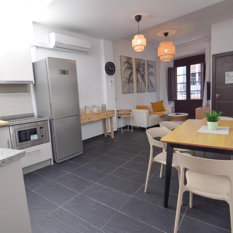 LetPlanet Granada Apartments - Two-Bedroom Apartment with Terrace - 16
