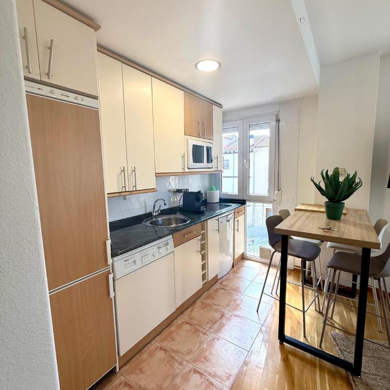 AtuaireHome Puerta a la Catedral de Burgos - Apartamento de 1 dormitorio - 5