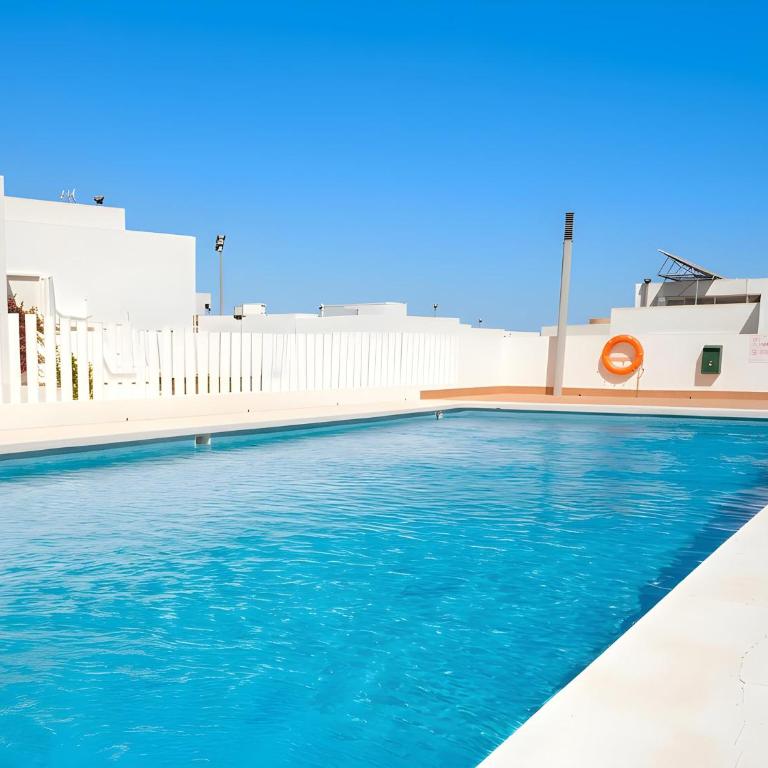 Chalet con piscina compartida alquilamos solo a familias - Casa Vacanze - 1