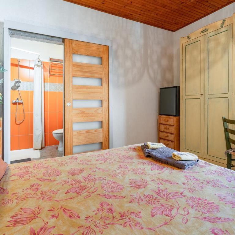 Côté Jardin - Chambre Triple avec Douche - 5