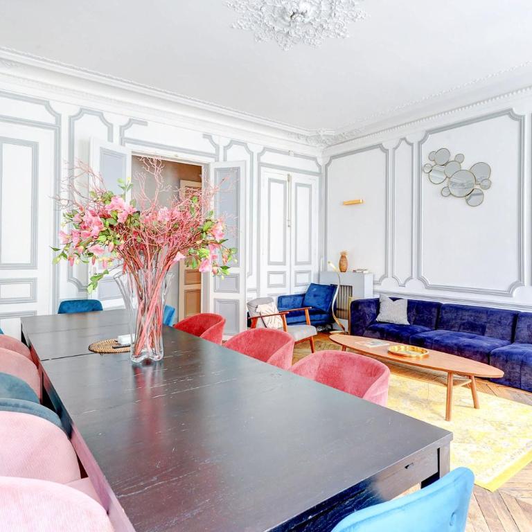 Luxueux appartement Parisien Avenue des Champs-Elysees - Appartement - 17