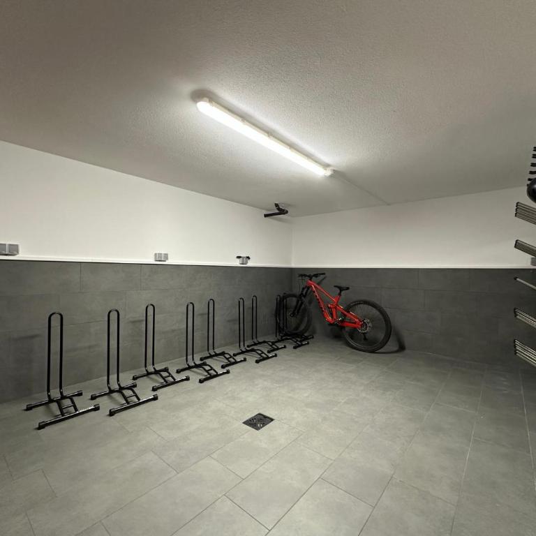 DAS BISCHOF - 5 exklusive Ferienwohnungen und 1 Doppelzimmer - 4x mit privater Zirben Sauna - Semmelservice & Hindelang PLUS - Superior Apartment mit 1 Schlafzimmer und Balkon - 20