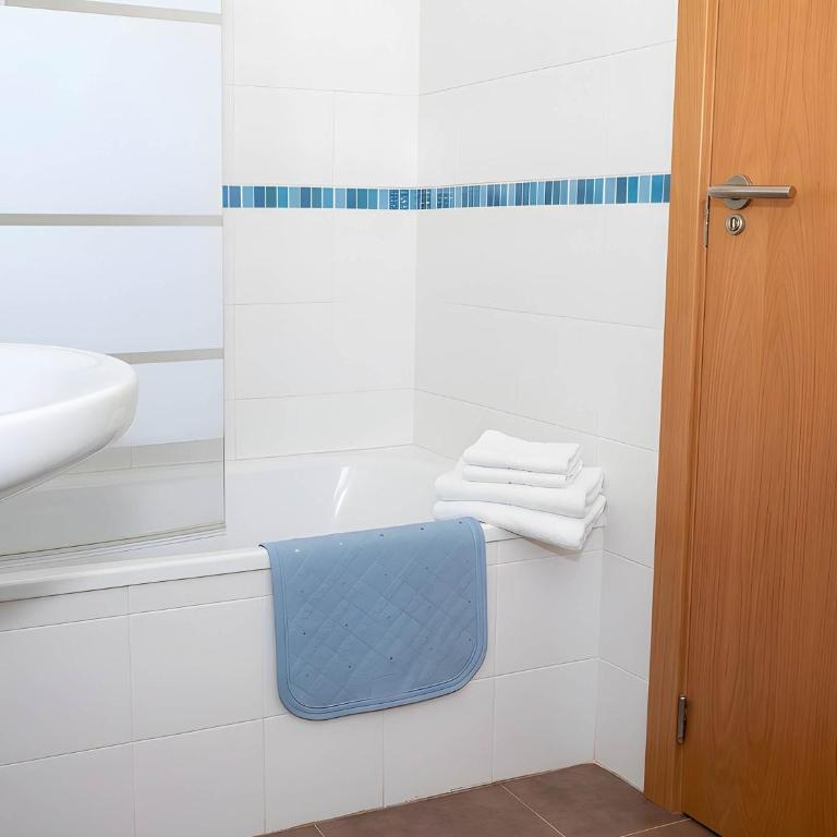 Chalet con piscina compartida alquilamos solo a familias - Casa Vacanze - 18