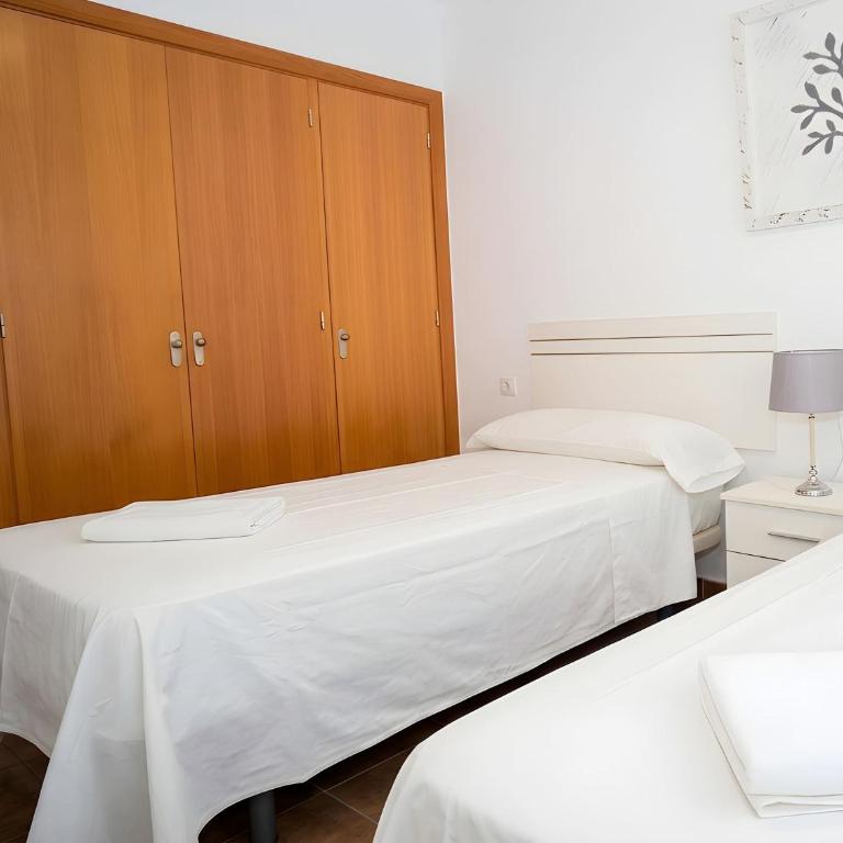 Chalet con piscina compartida alquilamos solo a familias - Casa Vacanze - 20