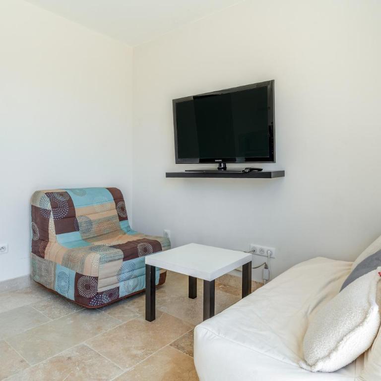 Mas Delorme 2 - Appartement 1 Chambre - Vue sur Jardin - 12