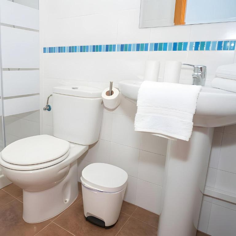 Chalet con piscina compartida alquilamos solo a familias - Casa Vacanze - 27