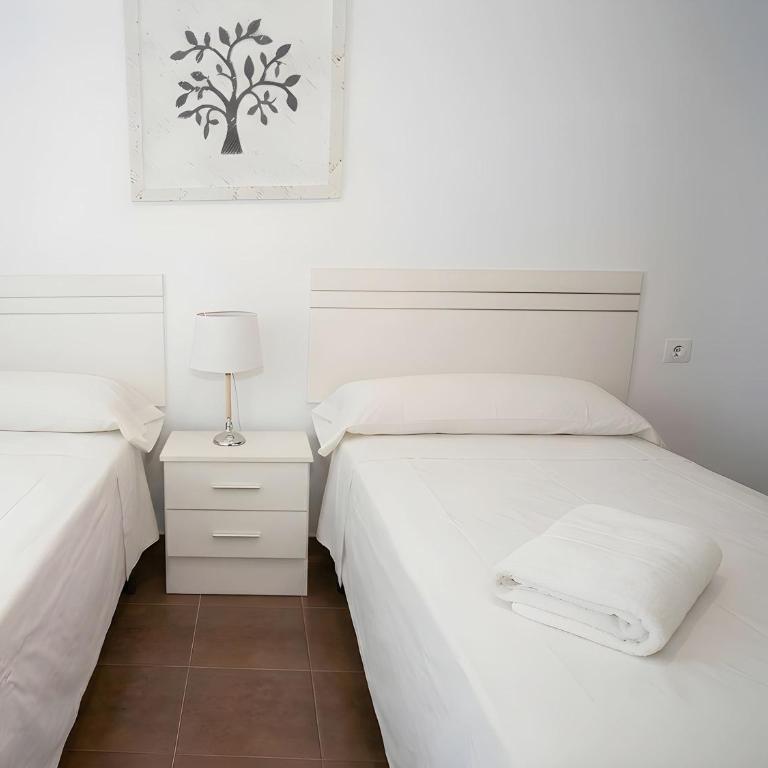 Chalet con piscina compartida alquilamos solo a familias - Casa Vacanze - 16