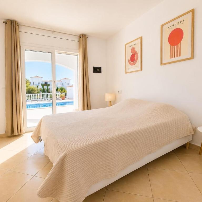 Belle villa de plain pied avec amarre 12,5 m - Villa - 9