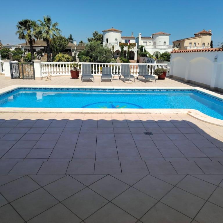Belle villa de plain pied avec amarre 12,5 m - Villa - 7