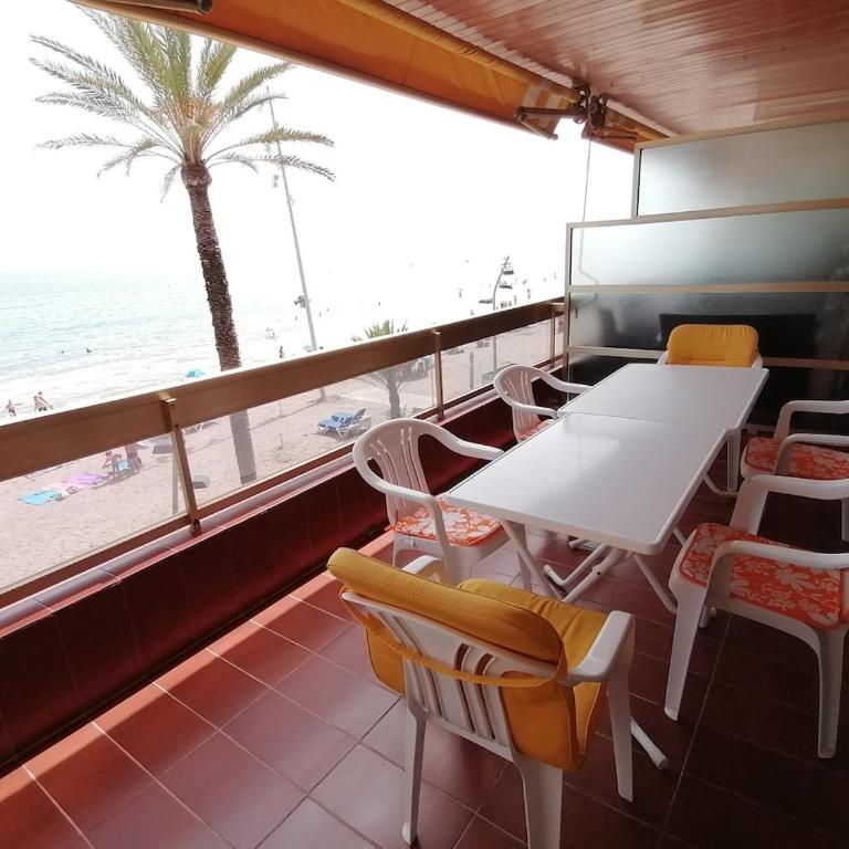 SEA-FRONT APARTMENT, TERRACE and ELEVATOR - Apartamento de 3 dormitorios - 16