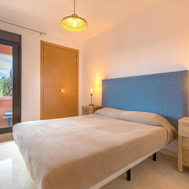 Guadalmansa Beach Flat - Modern & Steps to Shore - Three-Bedroom Apartment - 4