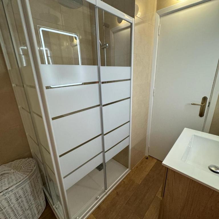 Roger Apartamentos - One-Bedroom Apartment - 10