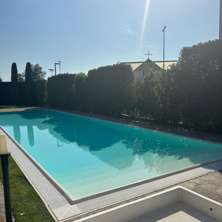 L G House - Two-Bedroom Apartment with Pool View - 32