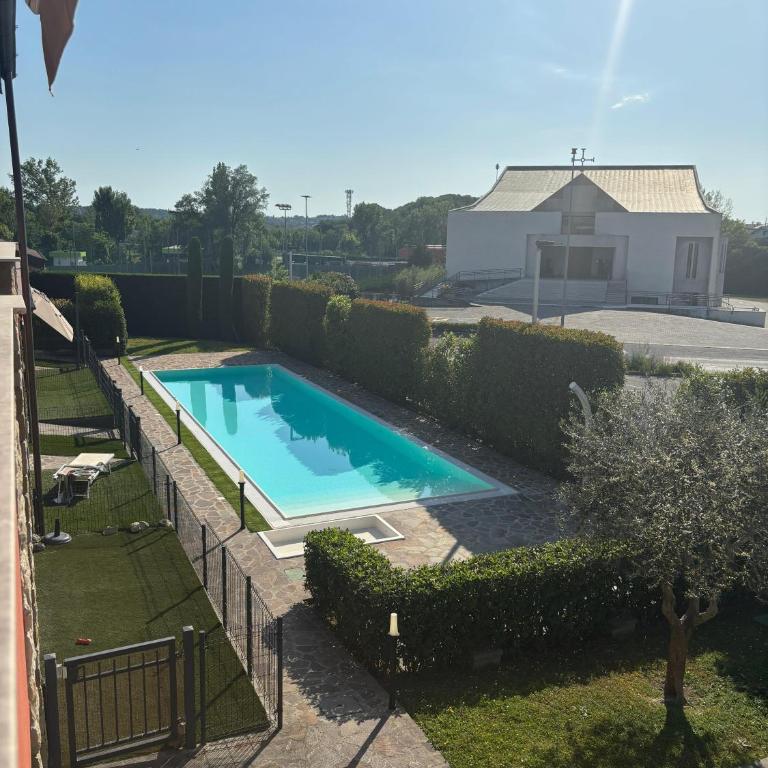 L G House - Two-Bedroom Apartment with Pool View - 34