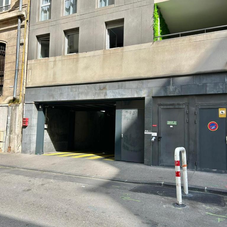 Le 13OR - Appartement de charme en plein centre ville avec parking et jolie terrasse - Panier Joliette Vieux Port - Appartement 2 Chambres - 28