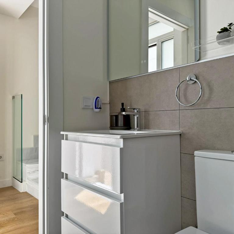 Jardines de Albareda - Ole Solutions - Two-Bedroom Apartment - 23