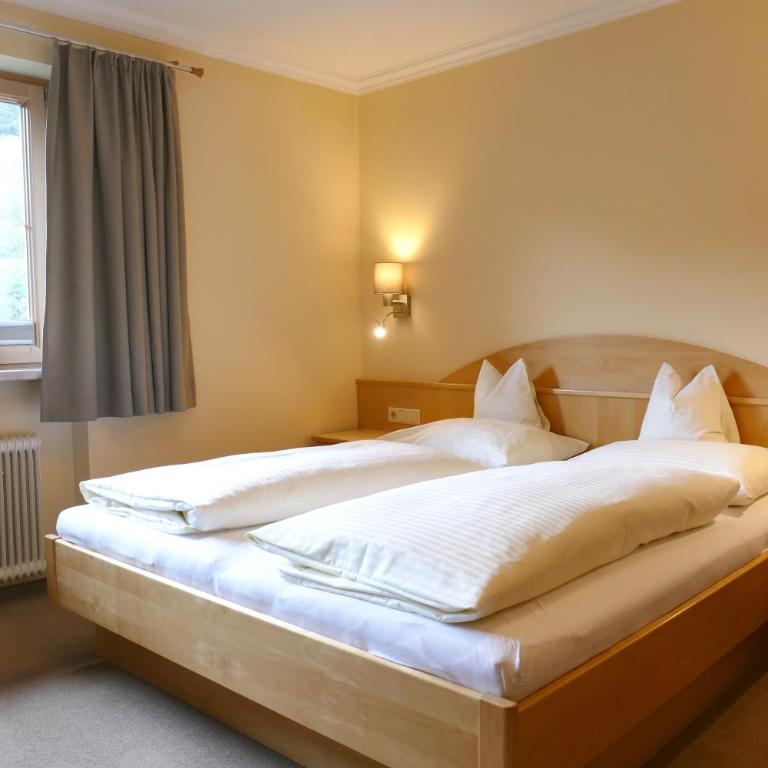 Haus Tirol - Doppelzimmer mit Balkon - 8
