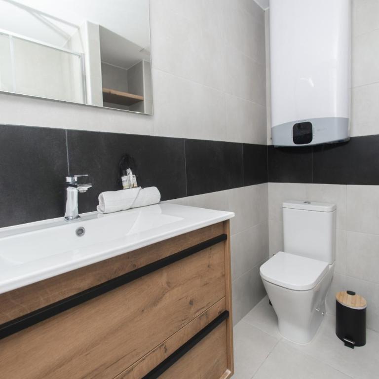 WELCS APARTAMENTO 375 EMP con piscina y parking - Apartamento - 9