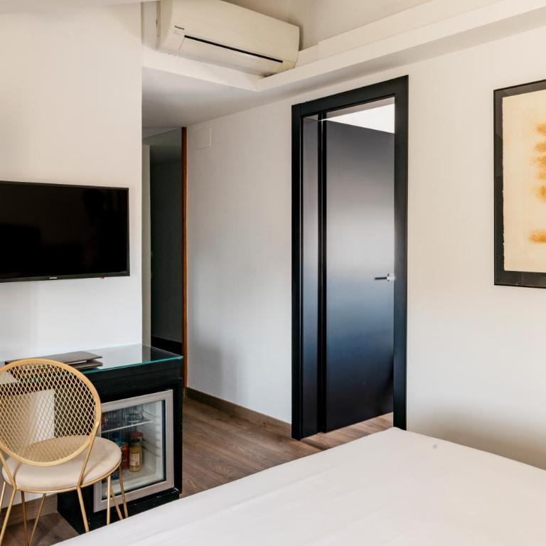 Hotel Astoria - Family Room - 5
