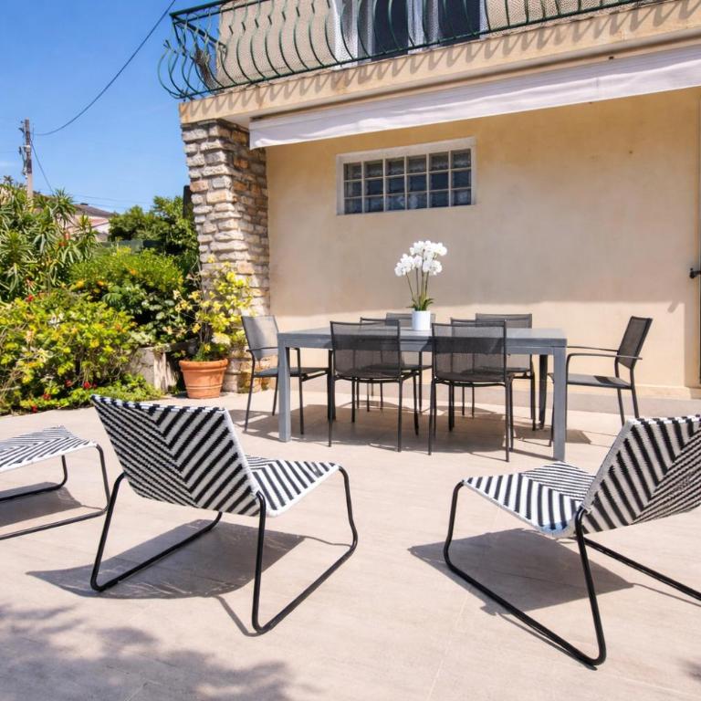 Bas de villa Lola avec piscine - Villa - 28