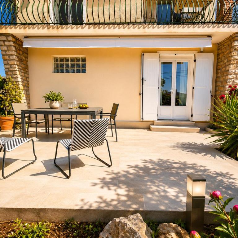Bas de villa Lola avec piscine - Villa - 29