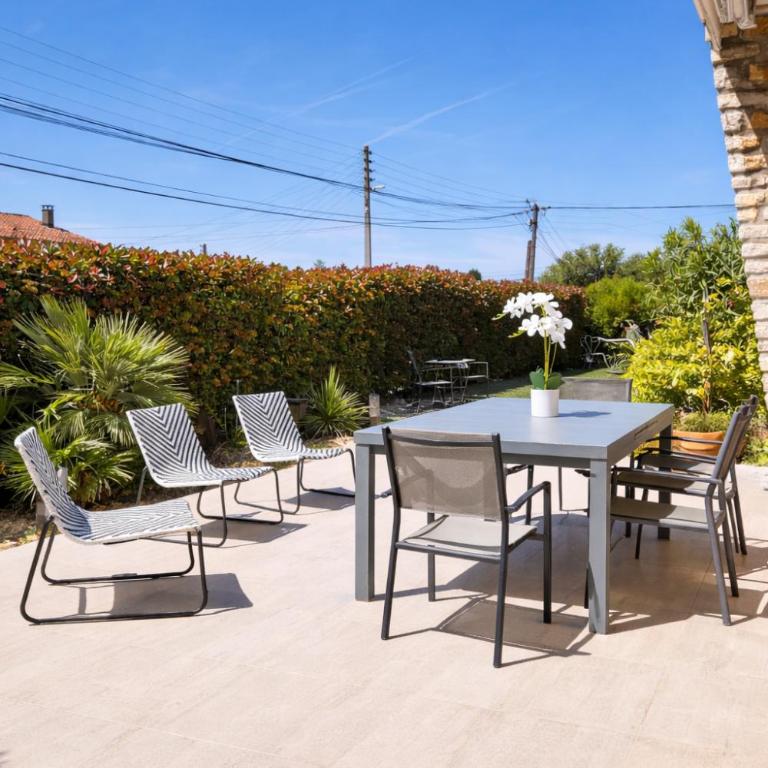 Bas de villa Lola avec piscine - Villa - 27