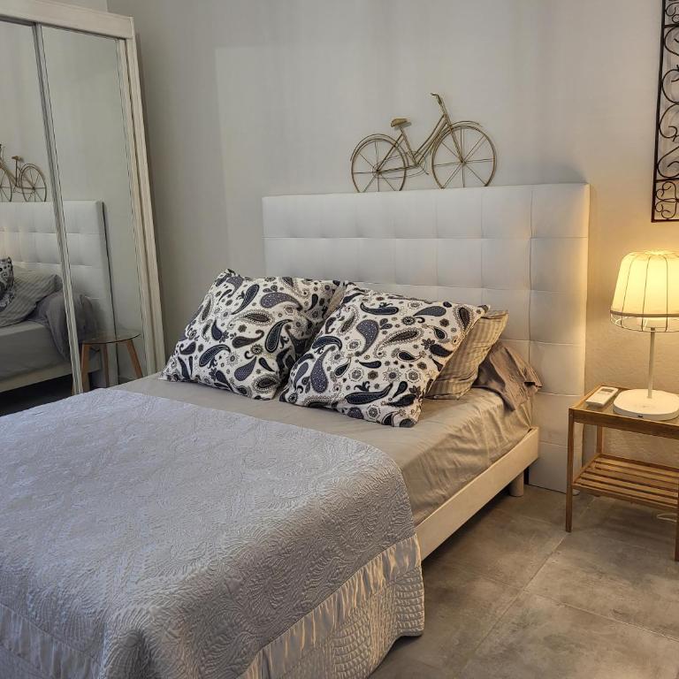 Bas de villa Lola avec piscine - Villa - 21
