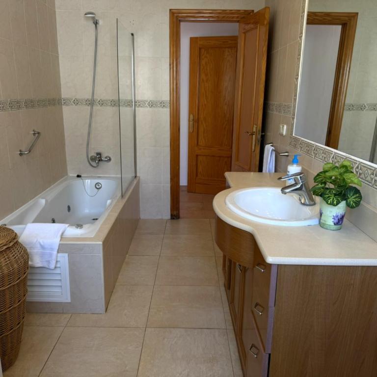 Nerja Paradise Rentals - Villa Los Leones - Villa - 25