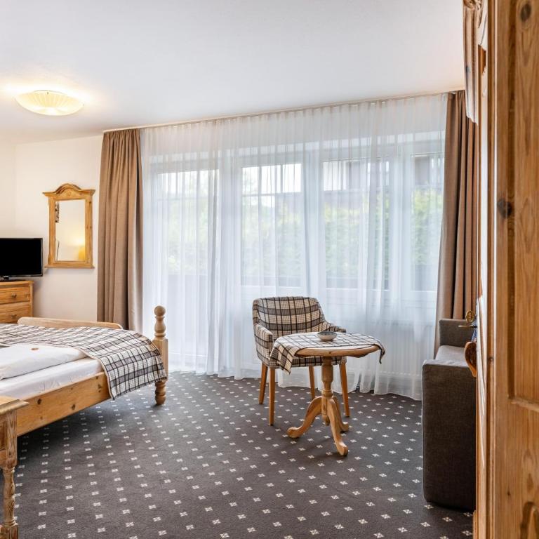 Gästehaus Tanneck mit Hallenbad - Standard Zimmer mit Queensize-Bett - 8