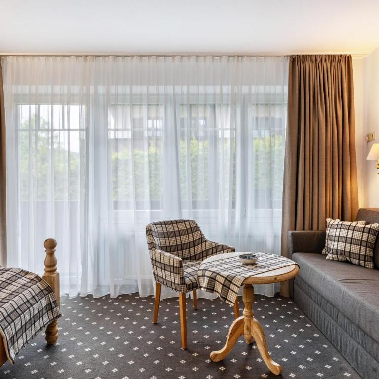 Gästehaus Tanneck mit Hallenbad - Standard Zimmer mit Queensize-Bett - 13