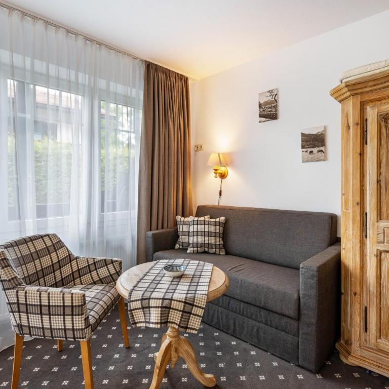 Gästehaus Tanneck mit Hallenbad - Standard Zimmer mit Queensize-Bett - 14