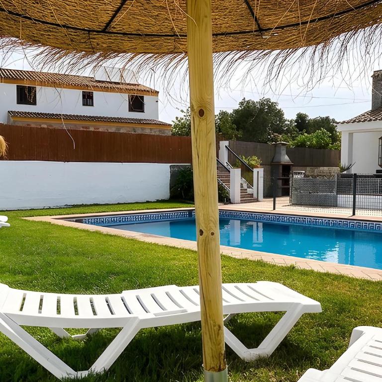 Chalet con piscina privada no aceptamos grupos de jovenes - Ferienhaus - 2