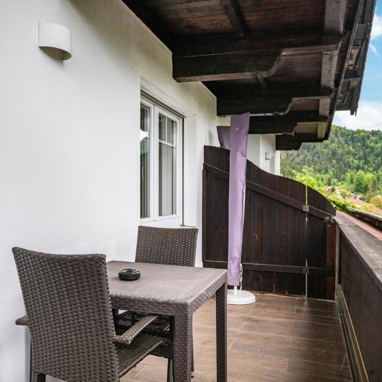 Gästehaus Tanneck mit Hallenbad - Standard Zimmer mit Queensize-Bett - 4