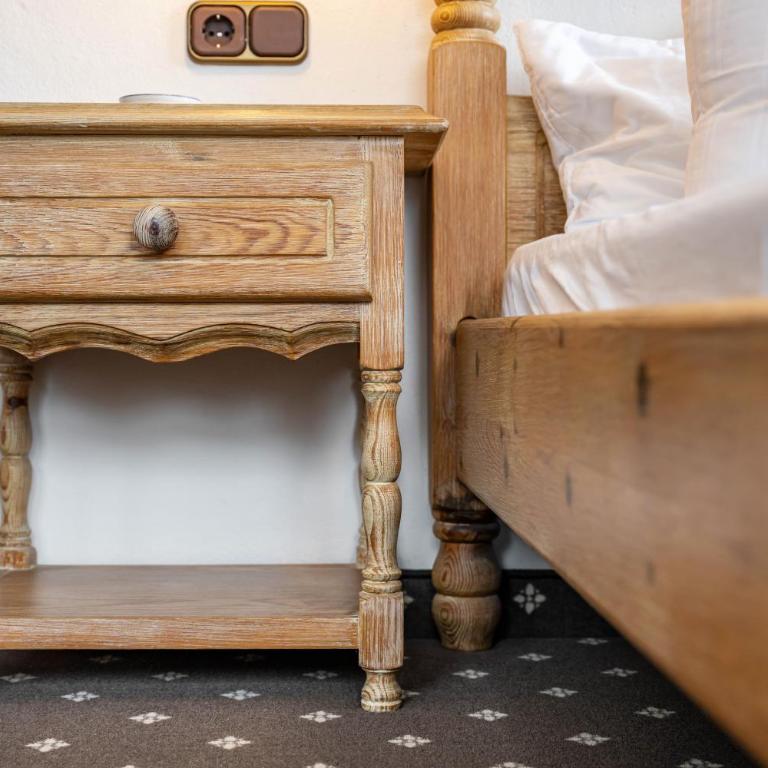 Gästehaus Tanneck mit Hallenbad - Standard Zimmer mit Queensize-Bett - 7
