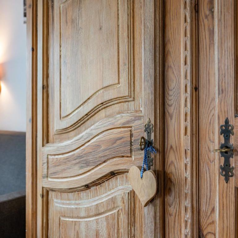 Gästehaus Tanneck mit Hallenbad - Standard Zimmer mit Queensize-Bett - 10