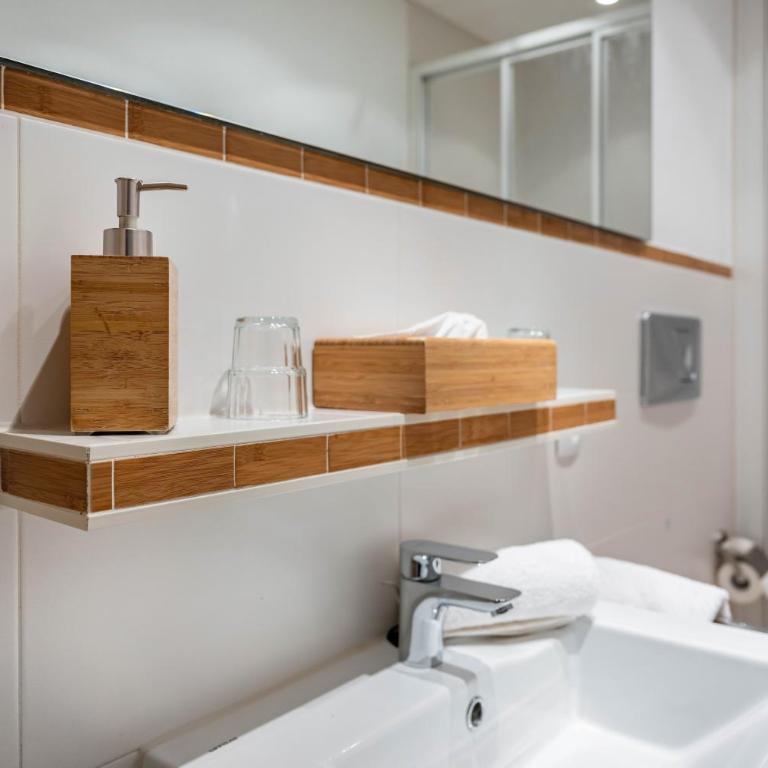 Gästehaus Tanneck mit Hallenbad - Standard Zimmer mit Queensize-Bett - 17