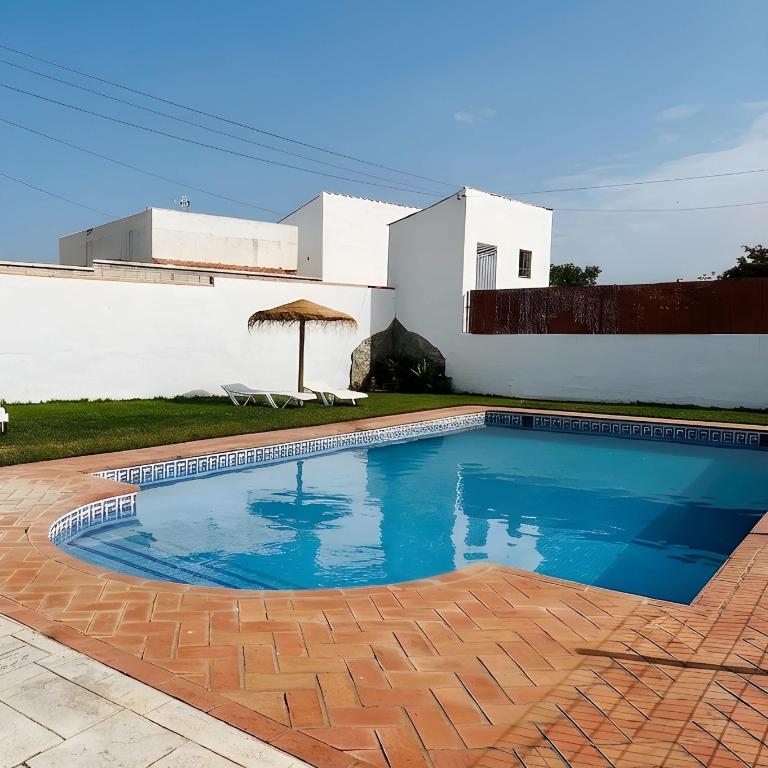 Chalet con piscina privada no aceptamos grupos de jovenes - Ferienhaus - 4