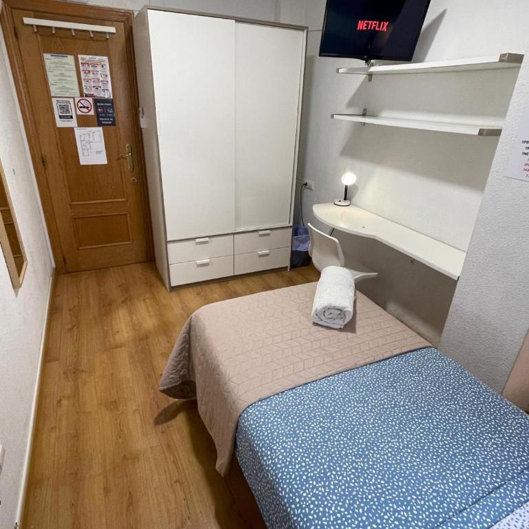 Central Market Accommodation - Deluxe Single Room - 1