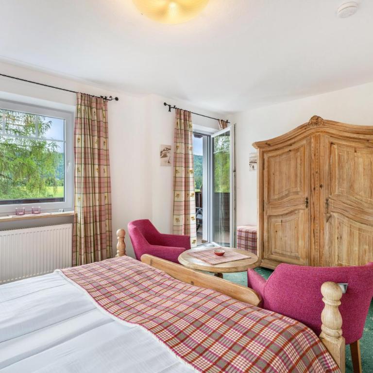 Gästehaus Tanneck mit Hallenbad - Standard Zimmer mit Queensize-Bett - 9