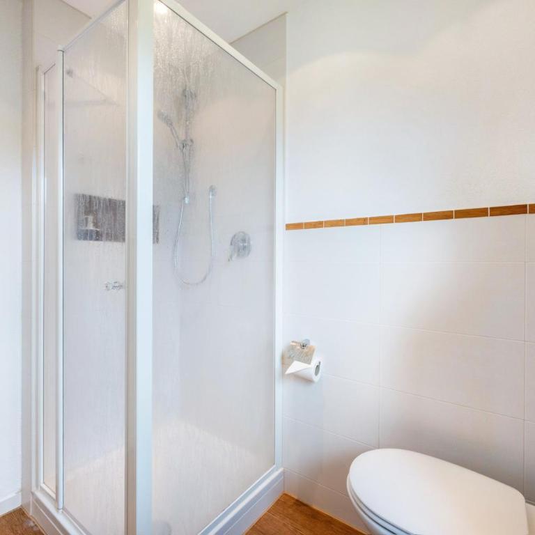 Gästehaus Tanneck mit Hallenbad - Standard Zimmer mit Queensize-Bett - 15