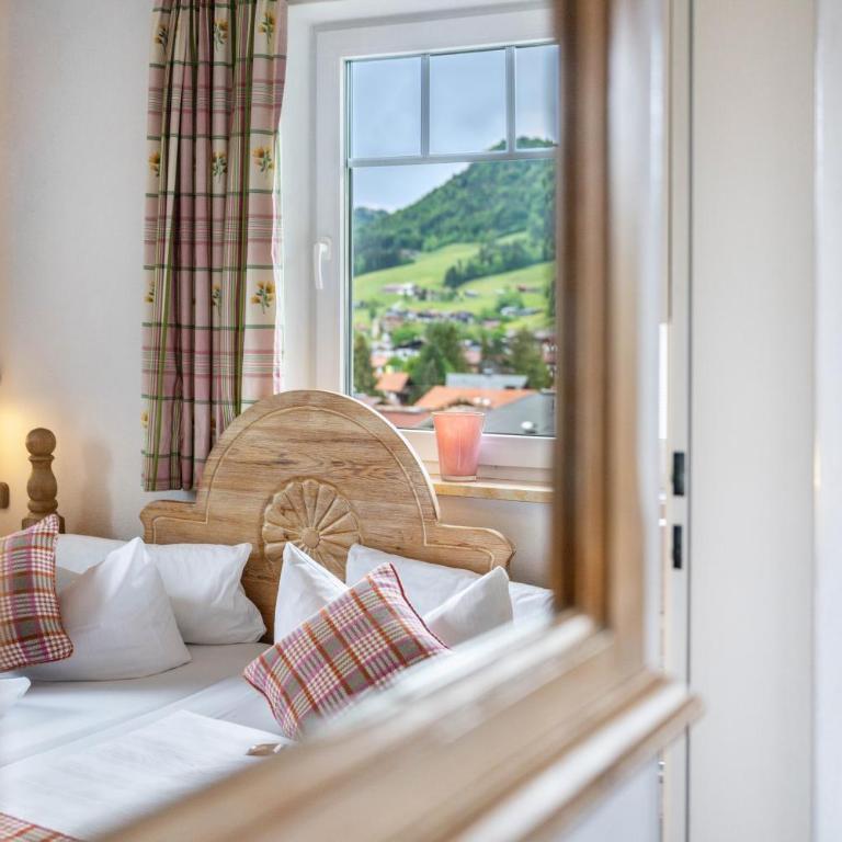 Gästehaus Tanneck mit Hallenbad - Standard Zimmer mit Queensize-Bett - 7